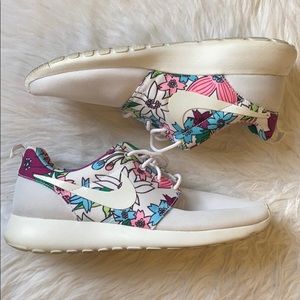 Nike Roshe One sneakers